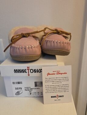 Minnetonka Pink Blush Suede Sheepskin Moccasins